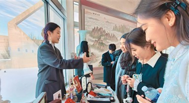 蘇繡為媒，把中國故事講得更近