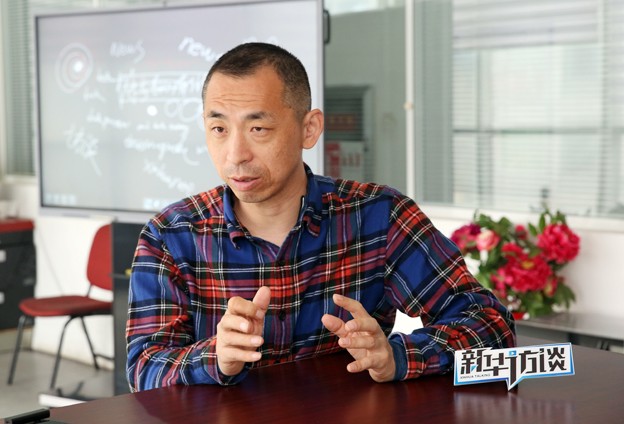 連光也無法逃逸出去，它肯定是黑色的